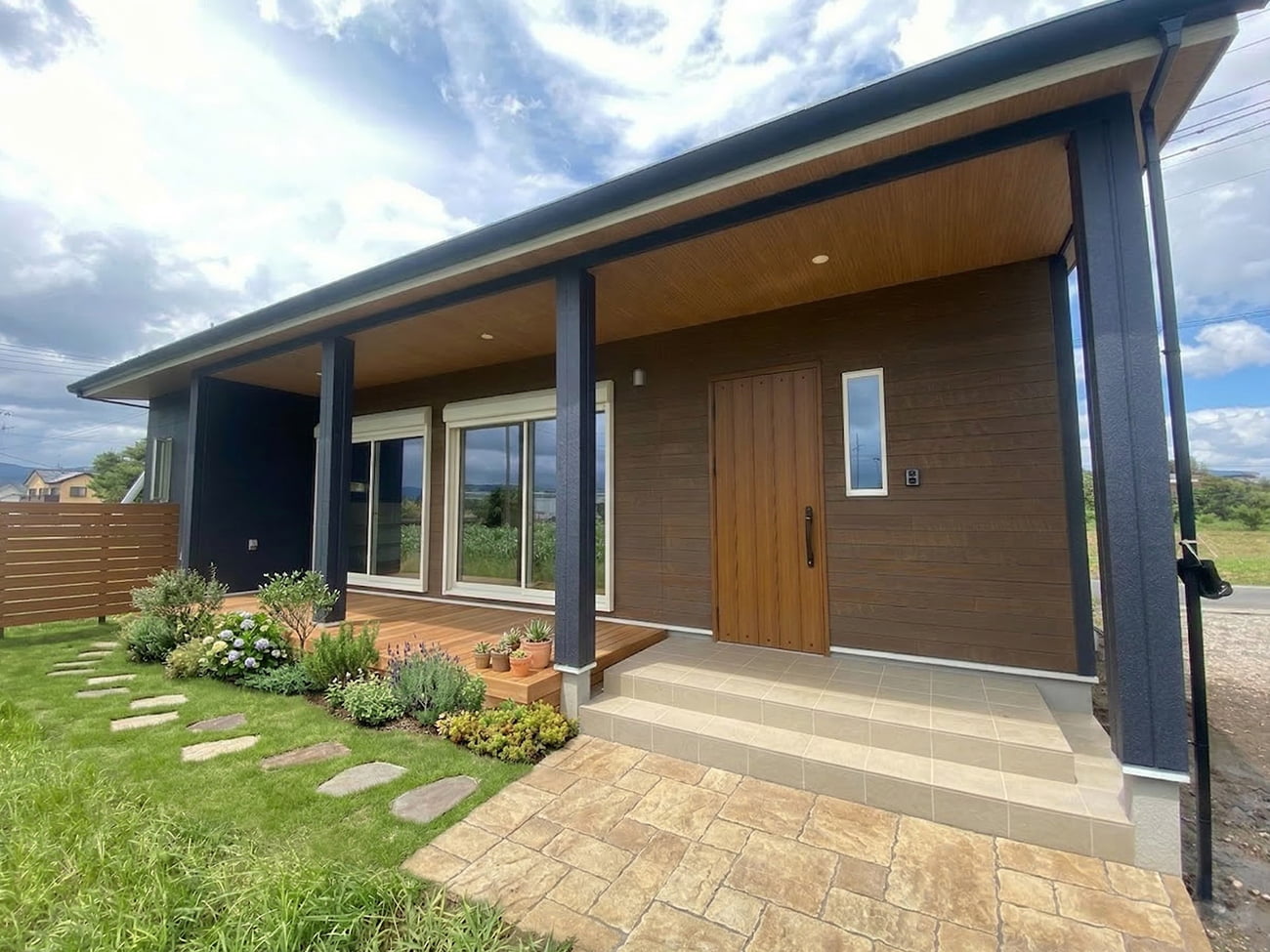 お出かけもお片付けも、もっと軽やかに。アーチと木の温もりに包まれる家族の3LDK。の施工例画像