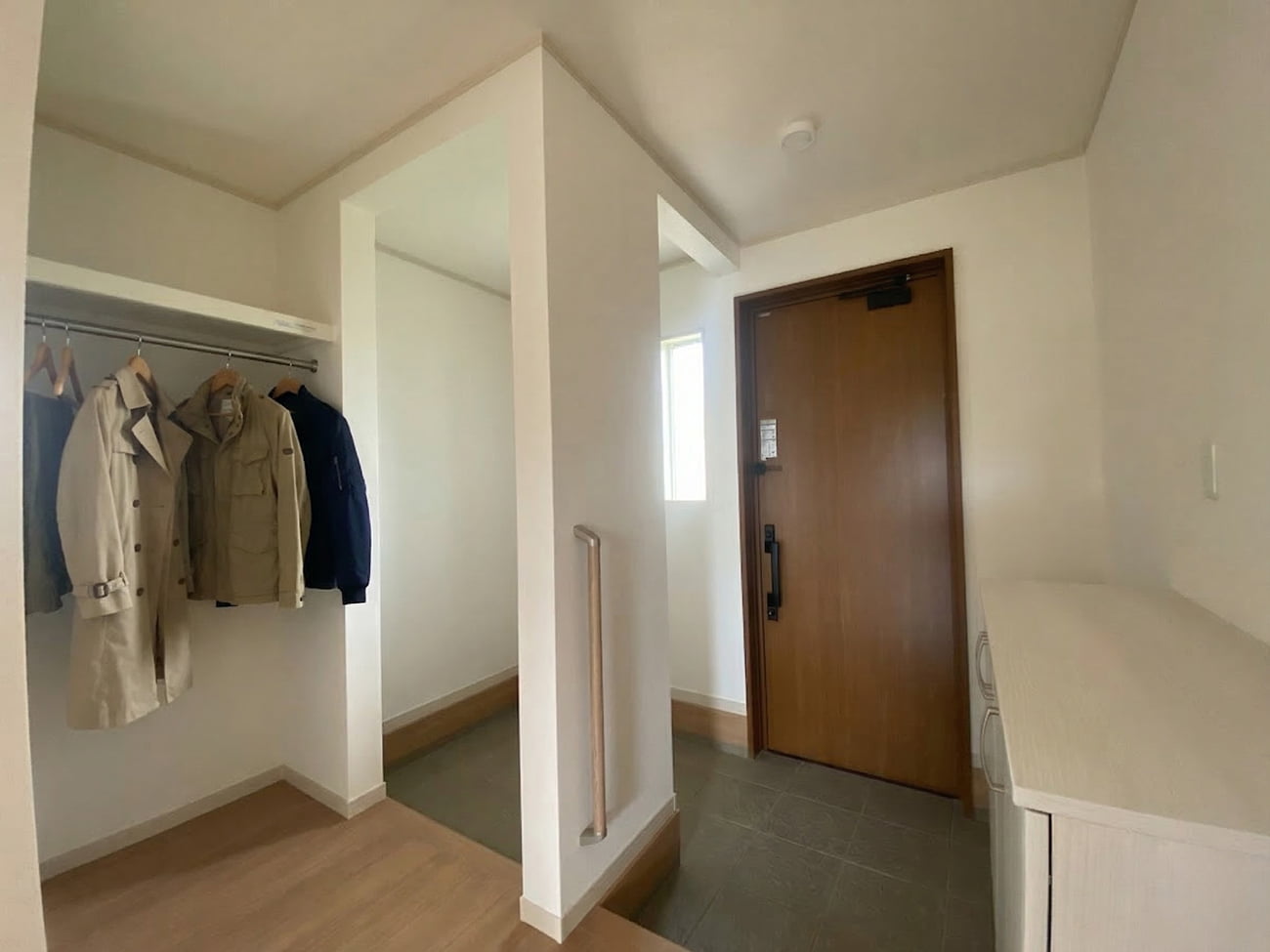 お出かけと帰宅をスムーズにする「2WAY玄関」