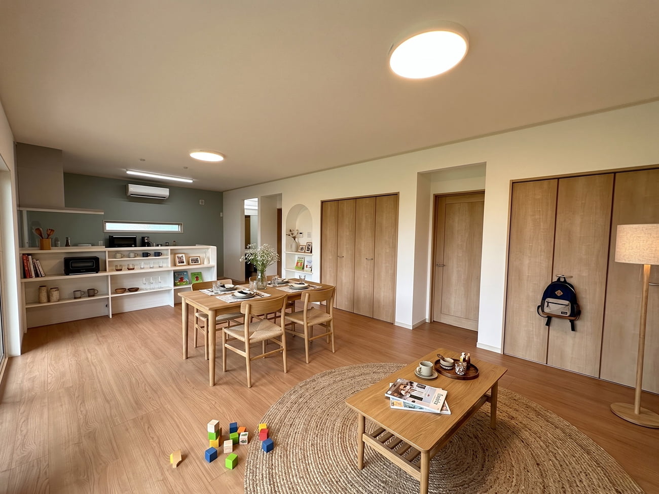 家族が自然と集まる、開放的なLDKと効率的な動線