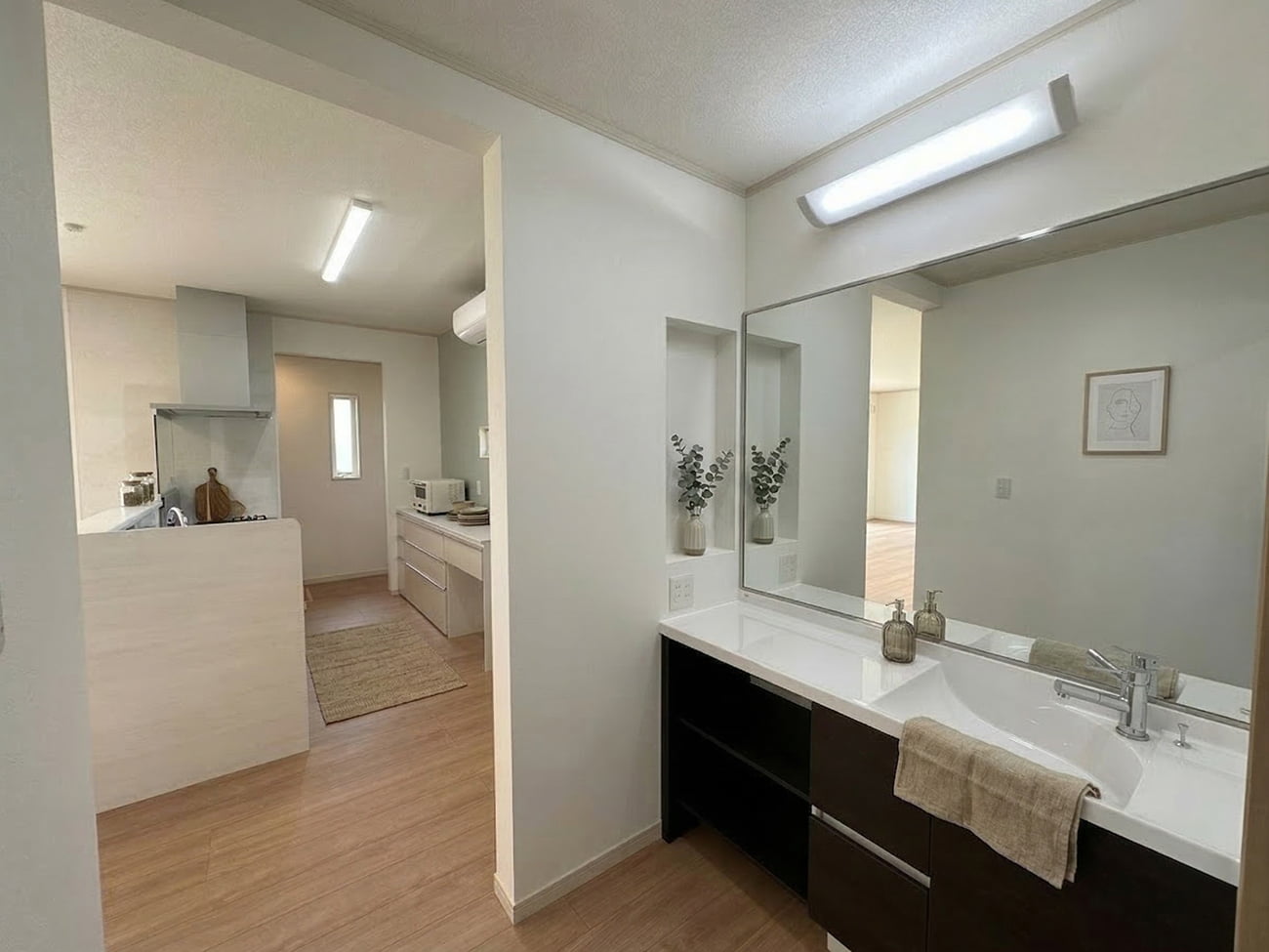 家族が自然と集まる、開放的なLDKと効率的な動線