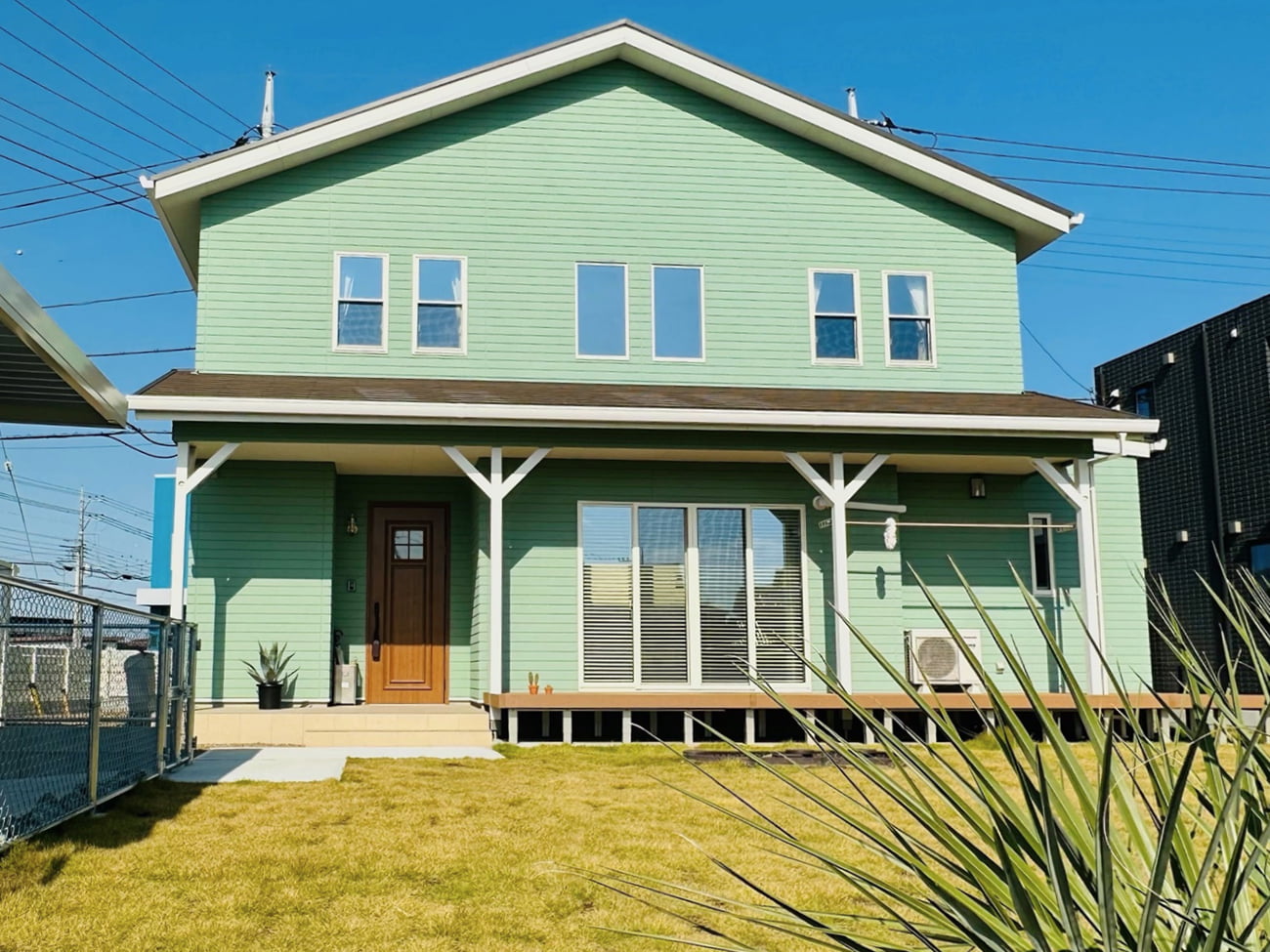 吹き抜けリビングに家族が集う。爽やかな緑と木の温もりが心地よい4LDK。の施工例画像