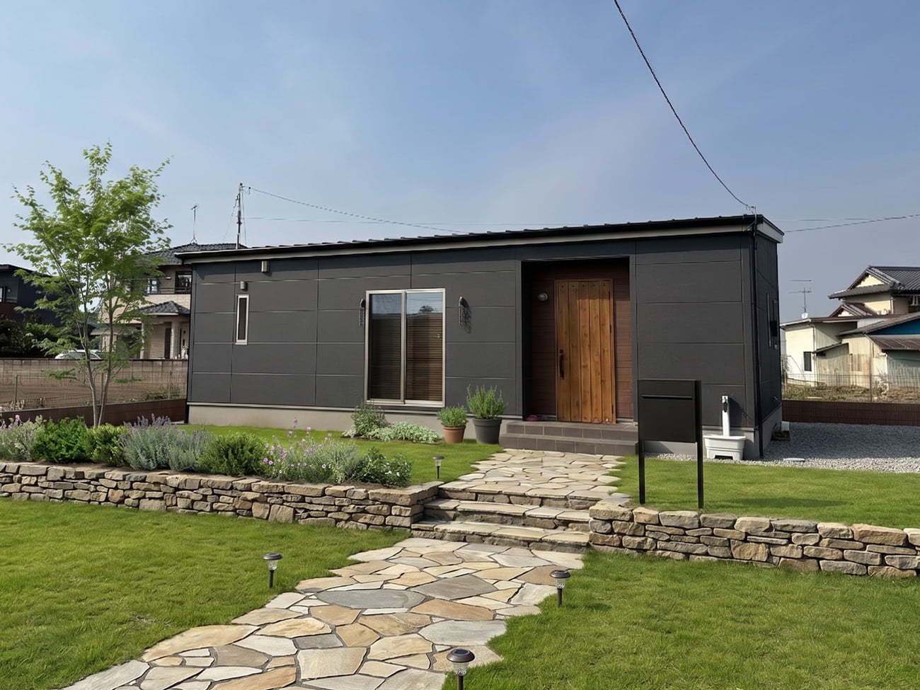 夫婦とペットがのびのび暮らす。緩やかな勾配天井と充実収納が魅力の1LDK平屋。の施工例画像