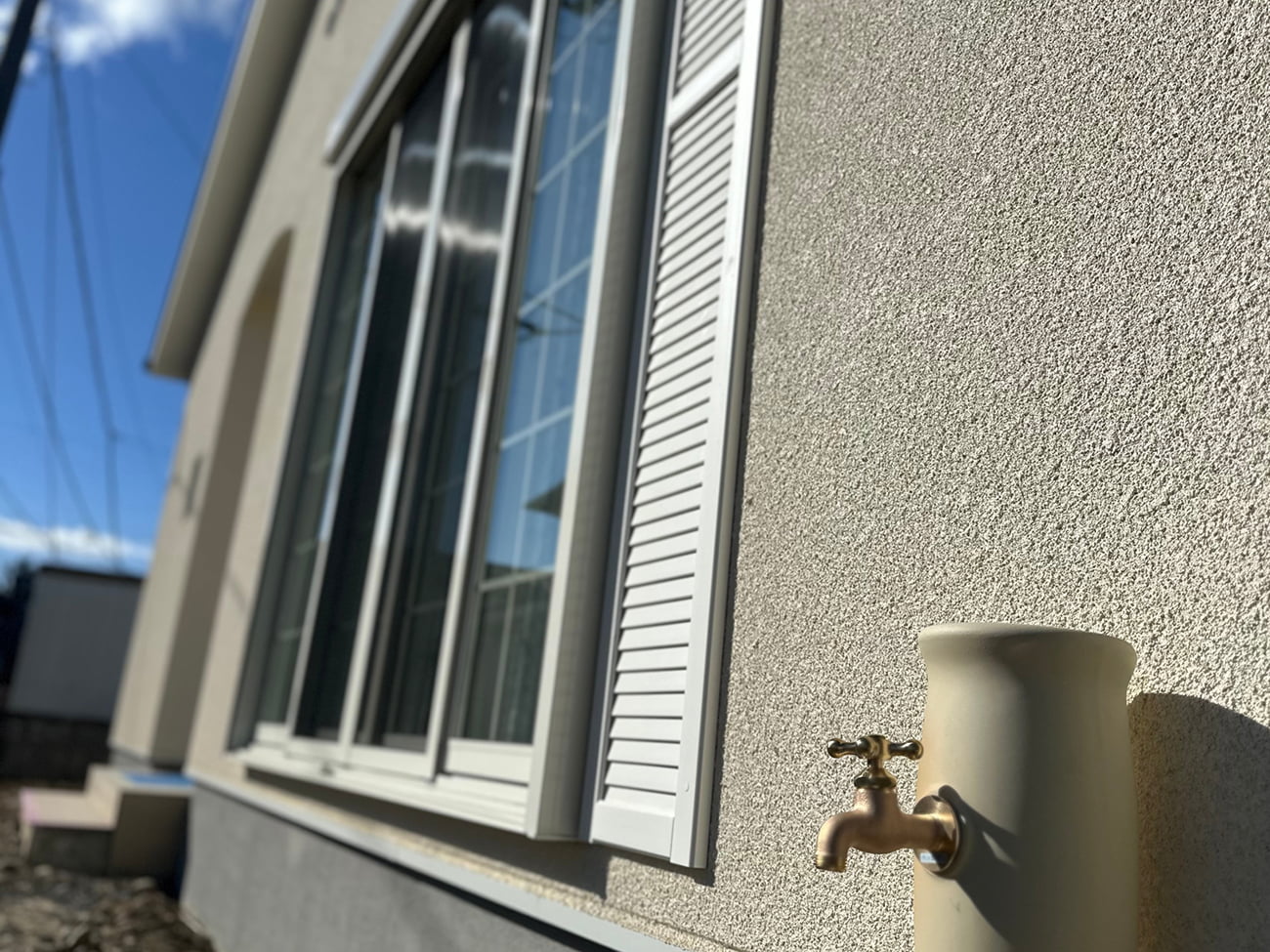 目地のない「フラメジ」仕様の美しい外観