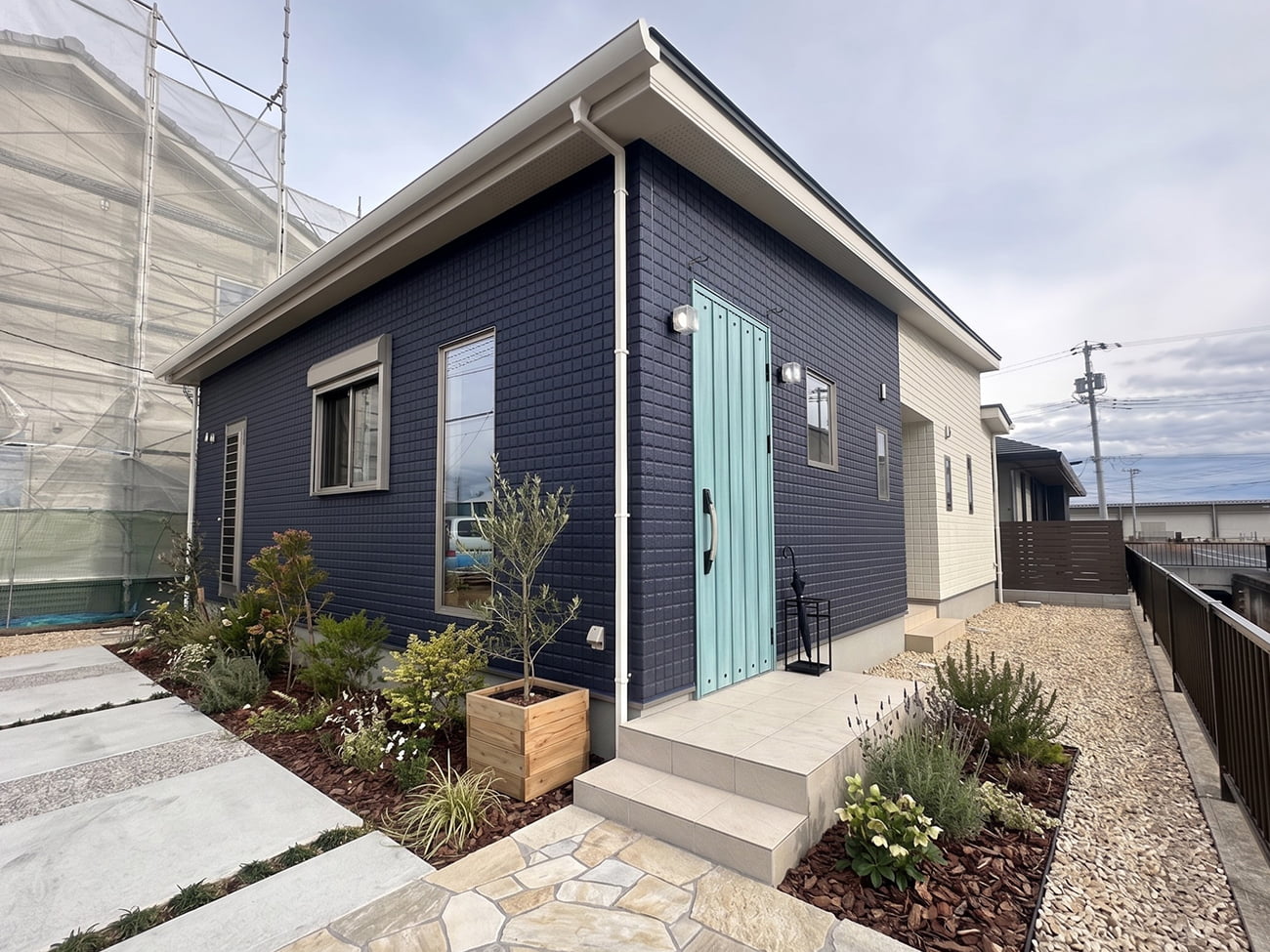 暮らしとお店を心地よく繋ぐ。内窓越しに気配を感じる22坪の店舗兼平屋。の施工例画像